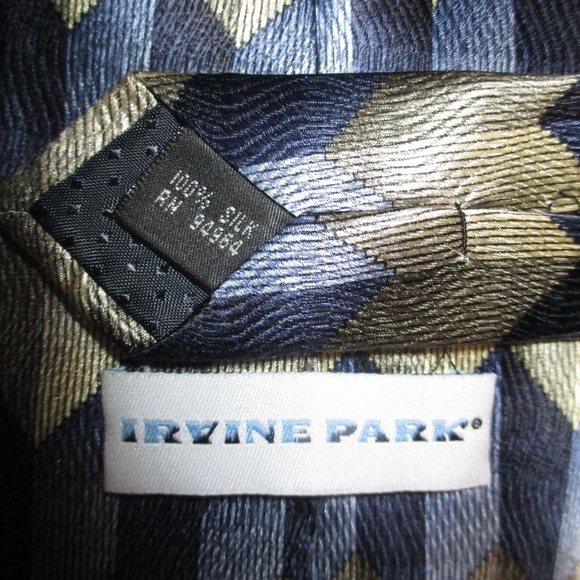 SILK TIE - NWOT - Picture 2 of 3